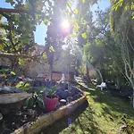 شقة Tropical